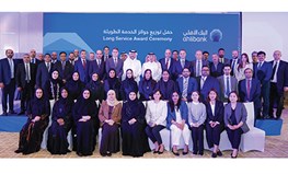 البنك الأهلي يكرم 50 موظفًا من أصحاب الخدمة الطويلة
